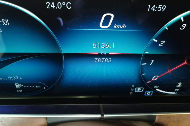 Used Mercedes-Benz E-Class 2022 Revised Version E 300 L Fashion Edition Odometer Close Up