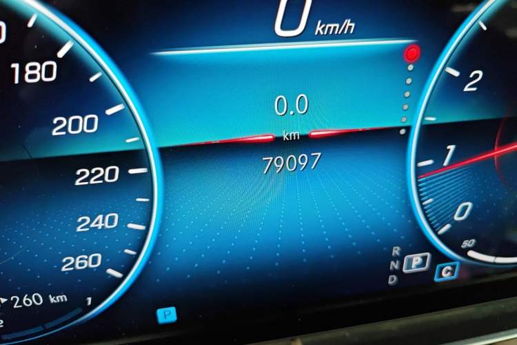 Used Mercedes-Benz E-Class 2022 Revised Version E 300 L Fashion Edition Odometer Close Up