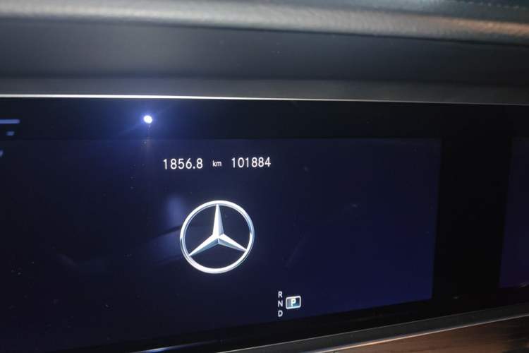 Used Mercedes-Benz E-Class 2022 E 300 Stylish Sports Edition Odometer Close Up