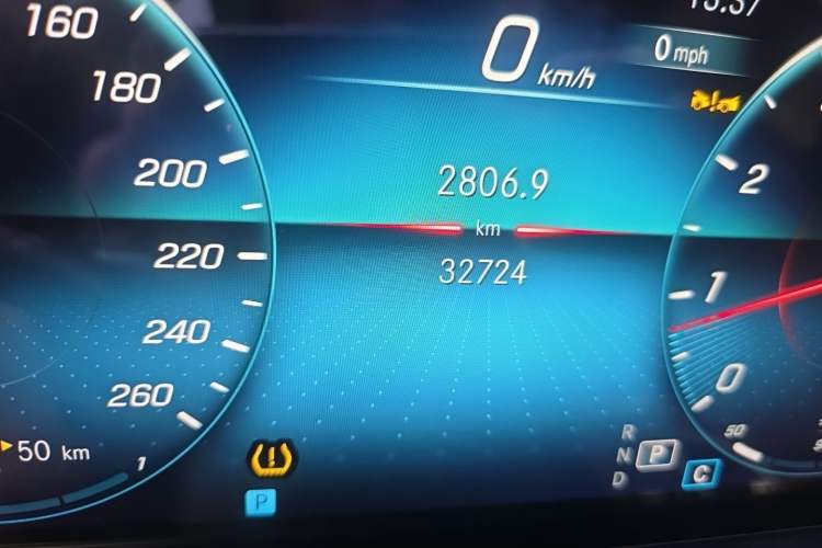 Used Mercedes-Benz E-Class 2022 E 300 L Luxury Model Odometer Close Up