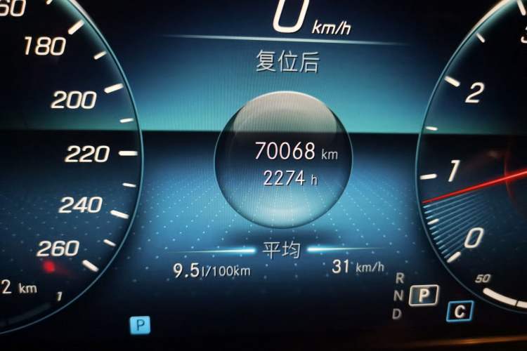Used Mercedes-Benz E-Class 2022 E 260 L Odometer Close Up