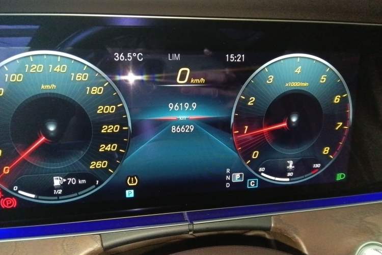 Used Mercedes-Benz E-Class 2022 Second Facelift E 300 L Luxury Edition Odometer Close Up