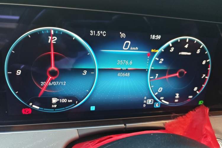 Used Mercedes-Benz E-Class 2022 E 260 L Odometer Close Up