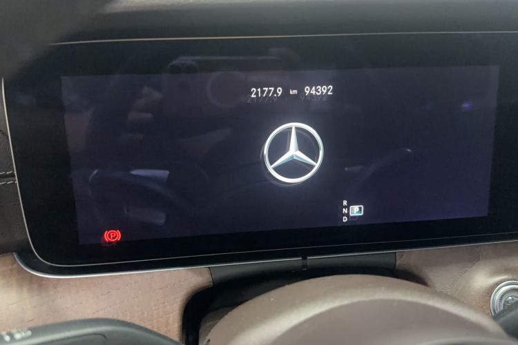 Used Mercedes-Benz E-Class 2022 Updated E 260 L Odometer Close Up