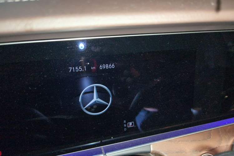 Used Mercedes-Benz E-Class 2022 Revised Version E 300 L Fashion Edition Odometer Close Up