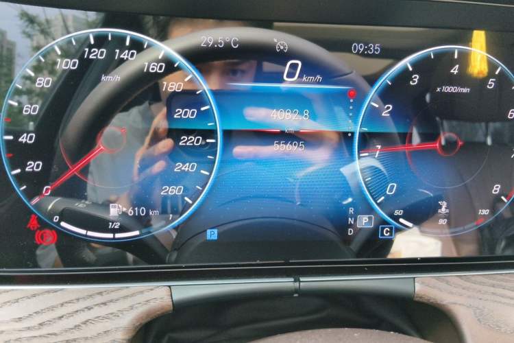 Used Mercedes-Benz E-Class 2022 Second Facelift E 300 L Luxury Edition Odometer Close Up