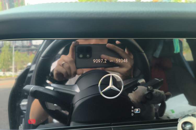 Used Mercedes-Benz E-Class 2022 E 260 L Sport Edition Odometer Close Up