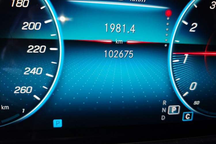 Used Mercedes-Benz E-Class 2022 E 260 L Odometer Close Up