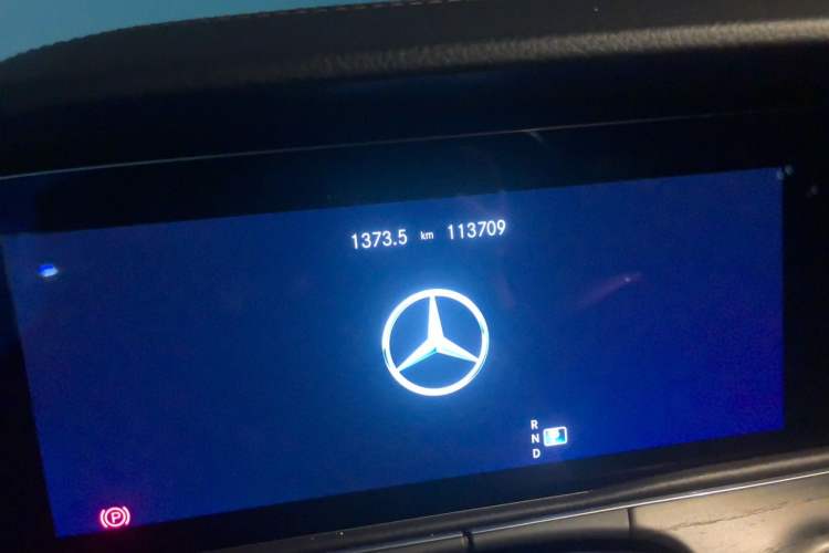 Used Mercedes-Benz E-Class 2022 Revised Version E 300 L Sporty and Stylish Edition Odometer Close Up