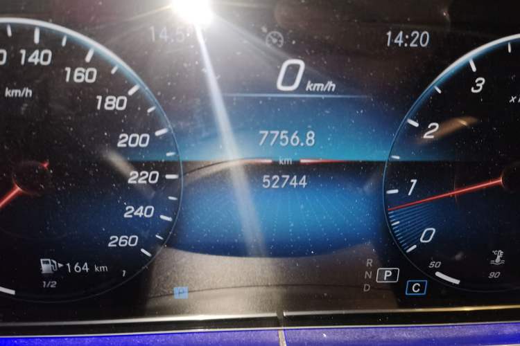 Used Mercedes-Benz E-Class 2022 Revised Version E 300 L Luxury Edition Odometer Close Up