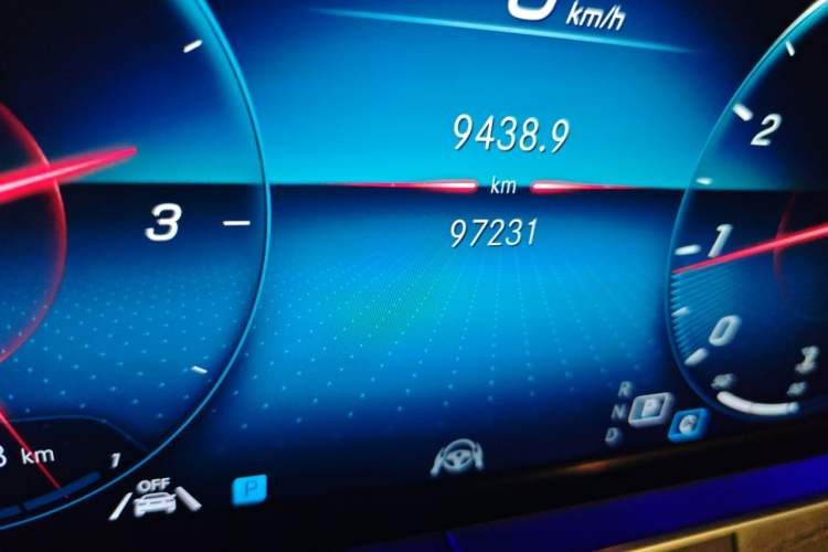 Used Mercedes-Benz E-Class 2022 E 300 L Premium Edition Odometer Close Up
