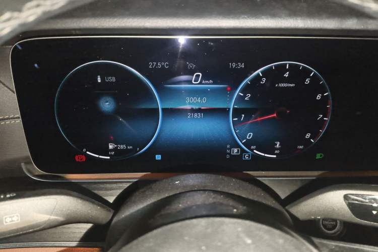 Used Mercedes-Benz E-Class 2022 E 300 Stylish Sports Edition Odometer Close Up