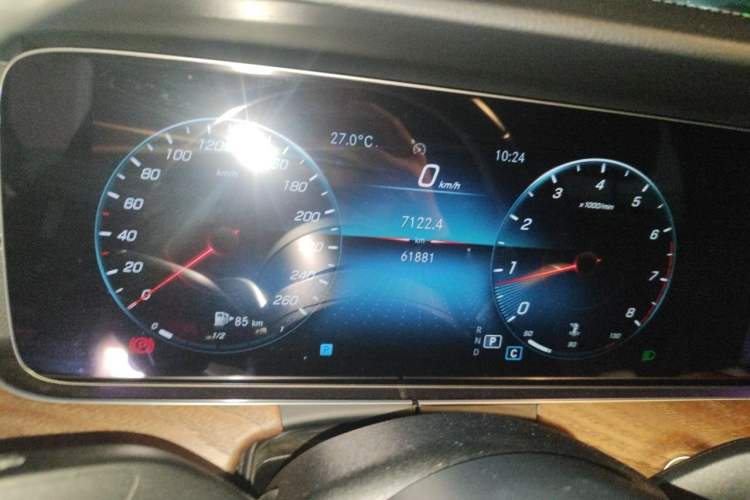 Used Mercedes-Benz E-Class 2022 Updated E 300 L Stylish Edition Odometer Close Up