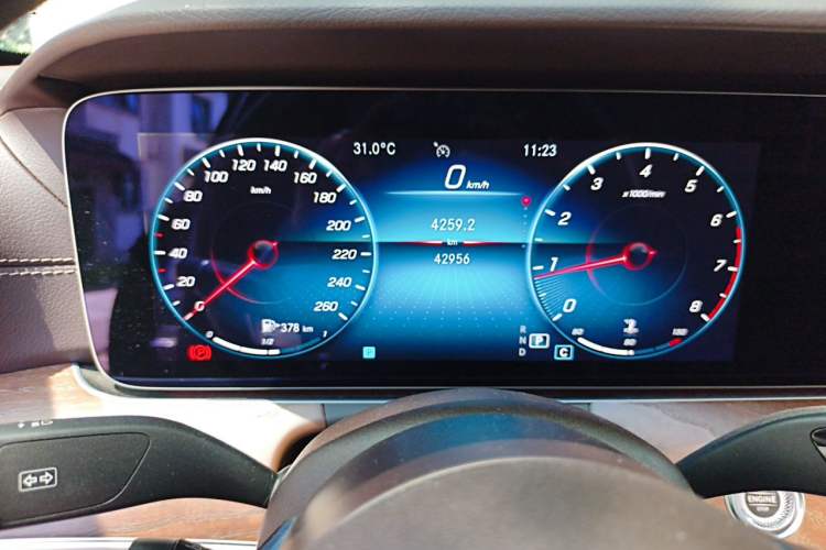 Used Mercedes-Benz E-Class 2022 Revised Version E 300 L Luxury Edition Odometer Close Up