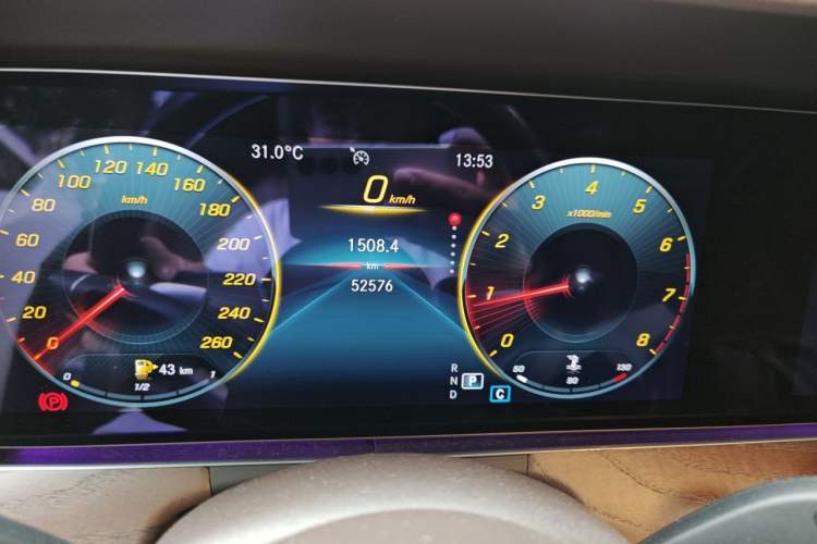 Used Mercedes-Benz E-Class 2022 Revised Version E 300 L Luxury Edition Odometer Close Up