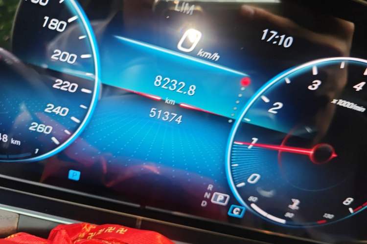 Used Mercedes-Benz E-Class 2022 E 260 L Odometer Close Up