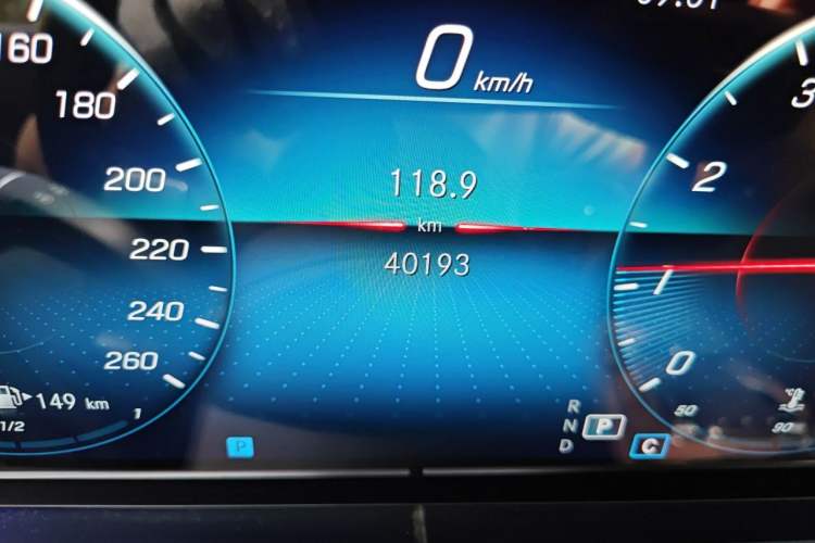 Used Mercedes-Benz E-Class 2022 Revised Version E 300 L Fashion Edition Odometer Close Up