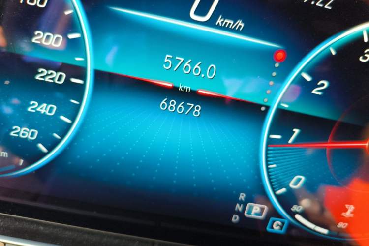 Used Mercedes-Benz E-Class 2022 Revised Version E 300 L Fashion Edition Odometer Close Up