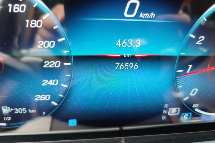 Used Mercedes-Benz E-Class 2022 Updated E 260 L Odometer Close Up