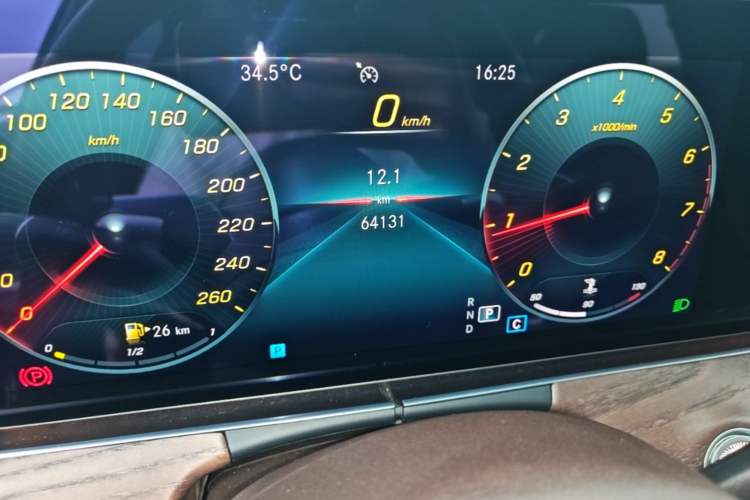 Used Mercedes-Benz E-Class 2022 E 260 L Odometer Close Up