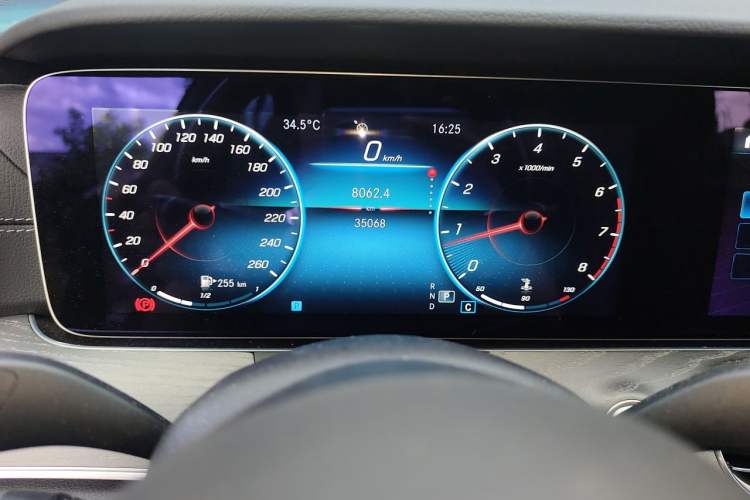 Used Mercedes-Benz E-Class 2022 Revised Version E 300 L Sporty and Stylish Edition Odometer Close Up