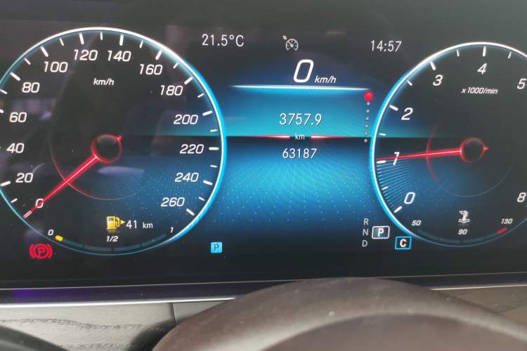 Used Mercedes-Benz E-Class 2022 Second Facelift E 300 L Luxury Edition Odometer Close Up