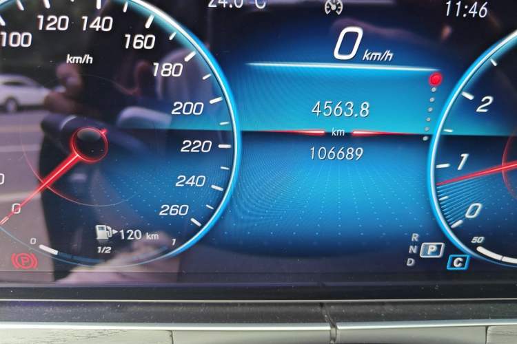 Used Mercedes-Benz E-Class 2022 Updated E 300 L Stylish Edition Odometer Close Up