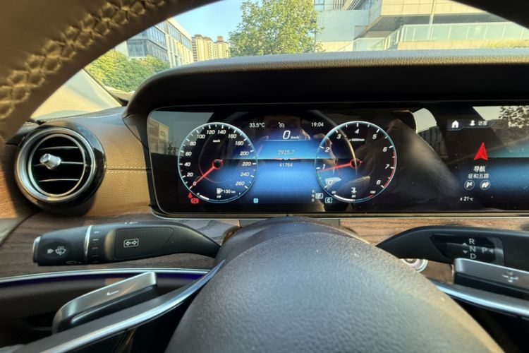 Used Mercedes-Benz E-Class 2022 Second Facelift E 300 L Fashion Edition Odometer Close Up
