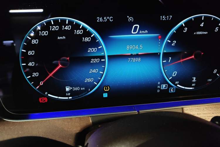 Used Mercedes-Benz E-Class 2022 Second Facelift E 300 L Fashion Edition Odometer Close Up