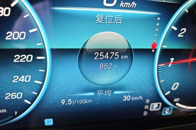 Used Mercedes-Benz E-Class 2022 E 260 L Odometer Close Up