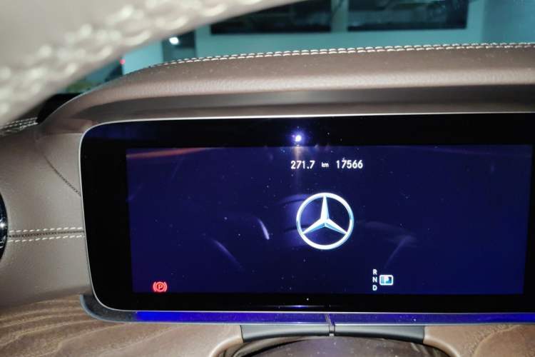 Used Mercedes-Benz E-Class 2022 Updated E 300 L Luxury Edition Odometer Close Up