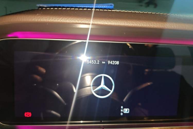 Used Mercedes-Benz E-Class 2022 E 300 L Premium Edition Odometer Close Up