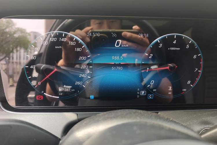 Used Mercedes-Benz E-Class 2022 Revised Version E 300 L Sport Luxury Edition Odometer Close Up