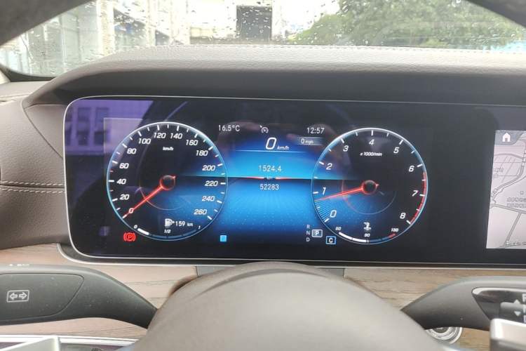 Used Mercedes-Benz E-Class 2022 Revised Version E 300 L Luxury Edition Odometer Close Up