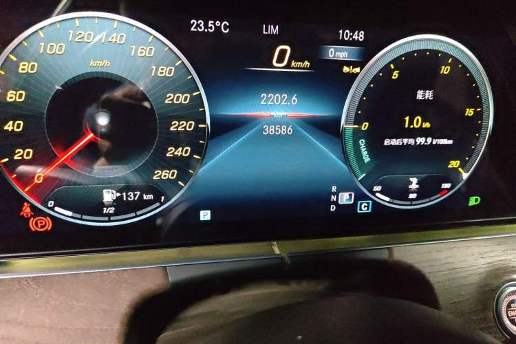 Used Mercedes-Benz E-Class 2022 Second Facelift E 260 L Odometer Close Up