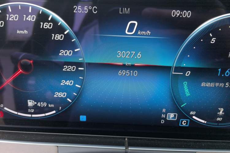 Used Mercedes-Benz E-Class 2022 E 260 L Odometer Close Up