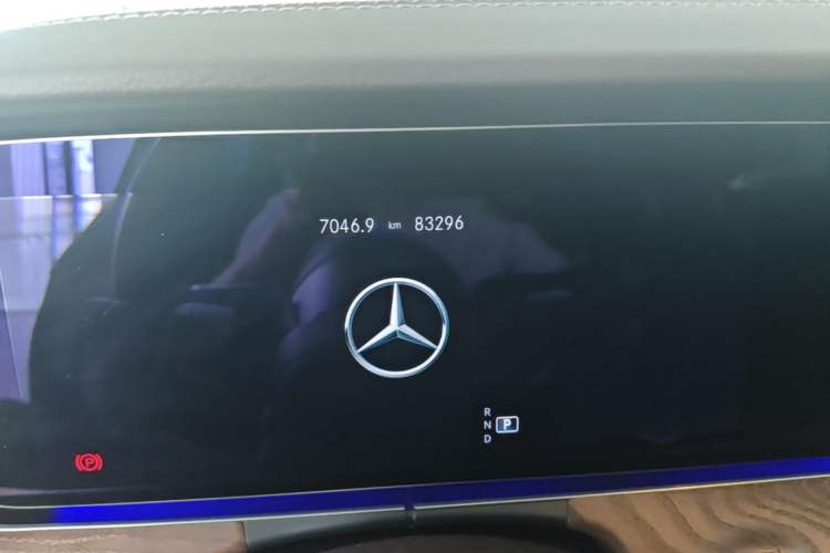 Used Mercedes-Benz E-Class 2022 Second Facelift E 300 L Luxury Edition Odometer Close Up