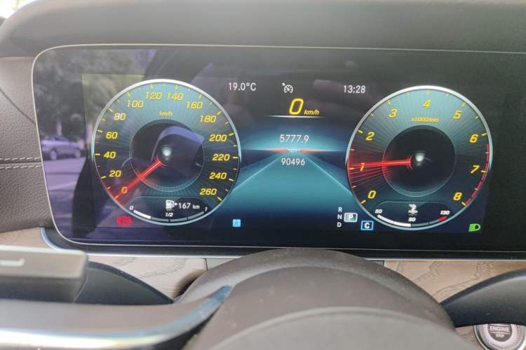 Used Mercedes-Benz E-Class 2022 Updated E 300 L Stylish Edition Odometer Close Up