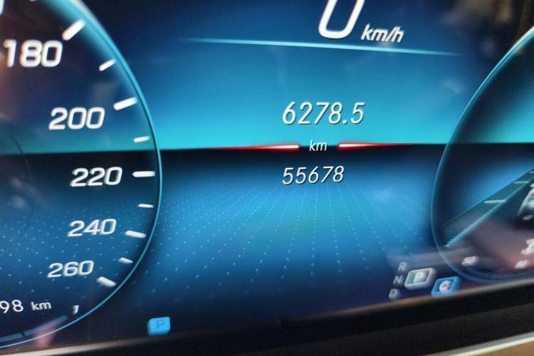 Used Mercedes-Benz E-Class 2022 Second Facelift E 260 L Odometer Close Up