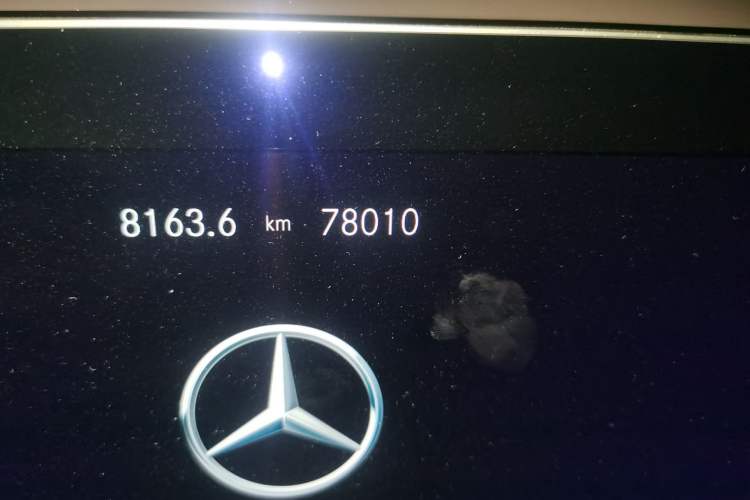 Used Mercedes-Benz E-Class 2022 E 260 L Odometer Close Up