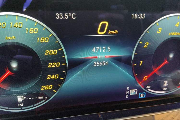 Used Mercedes-Benz E-Class 2022 E 260 L Odometer Close Up
