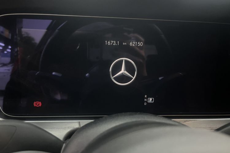 Used Mercedes-Benz E-Class 2022 Revised Version E 300 L Sport Luxury Edition Odometer Close Up