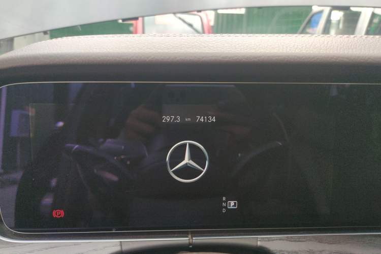 Used Mercedes-Benz E-Class 2022 Revised Version E 300 L Fashion Edition Odometer Close Up