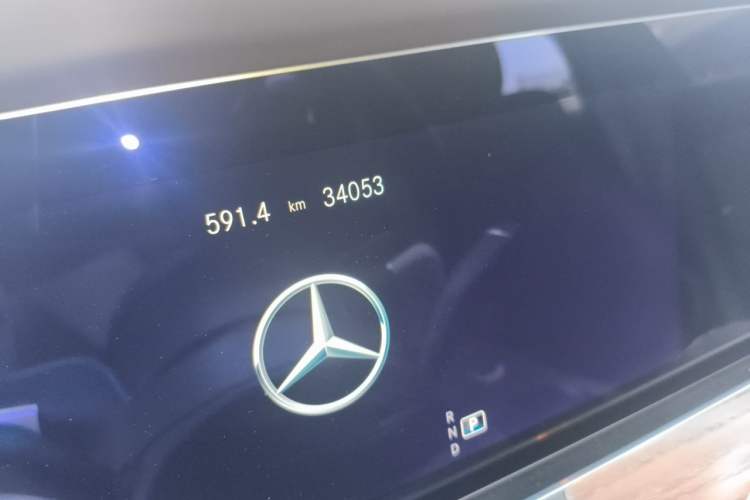 Used Mercedes-Benz E-Class 2022 Second Facelift E 300 L Fashion Edition Odometer Close Up