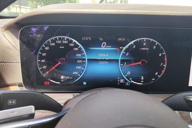 Used Mercedes-Benz E-Class 2022 Revised Version E 300 L Luxury Edition Odometer Close Up