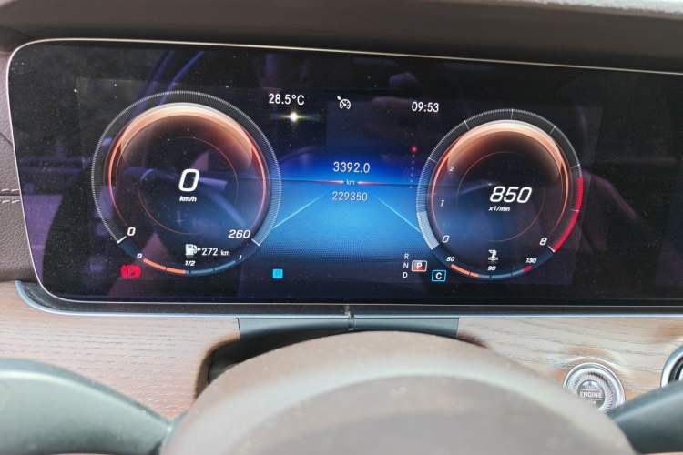 Used Mercedes-Benz E-Class 2022 Second Facelift E 260 L Odometer Close Up