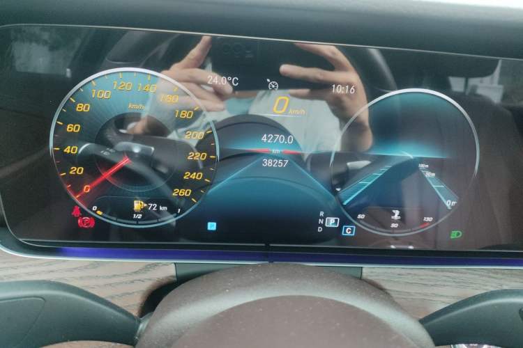 Used Mercedes-Benz E-Class 2022 Updated E 300 L Stylish Edition Odometer Close Up