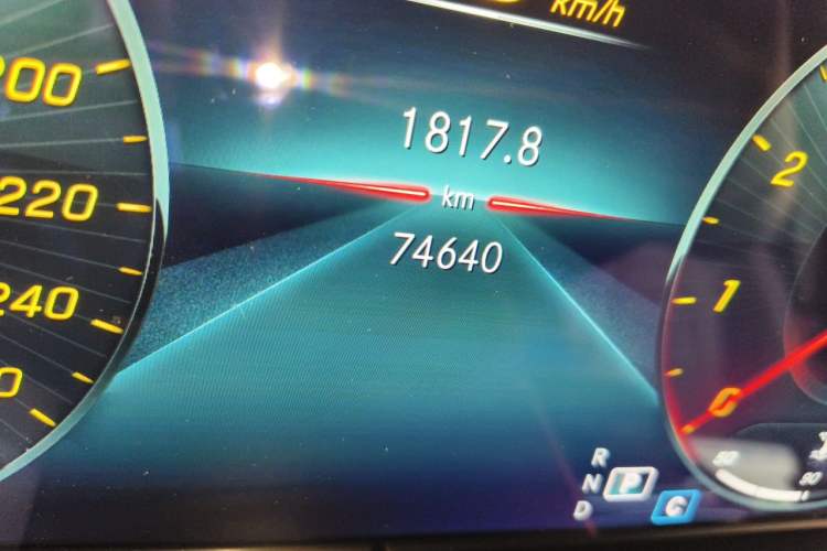 Used Mercedes-Benz E-Class 2022 Revised Version E 300 L Sport Luxury Edition Odometer Close Up