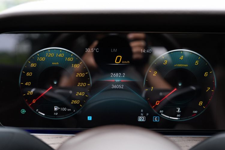 Used Mercedes-Benz E-Class 2022 Second Facelift E 260 L Odometer Close Up