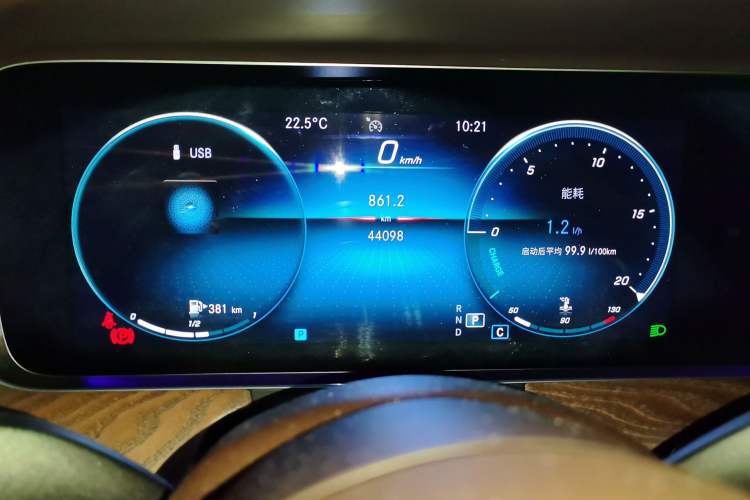 Used Mercedes-Benz E-Class 2022 Updated E 300 L Stylish Edition Odometer Close Up